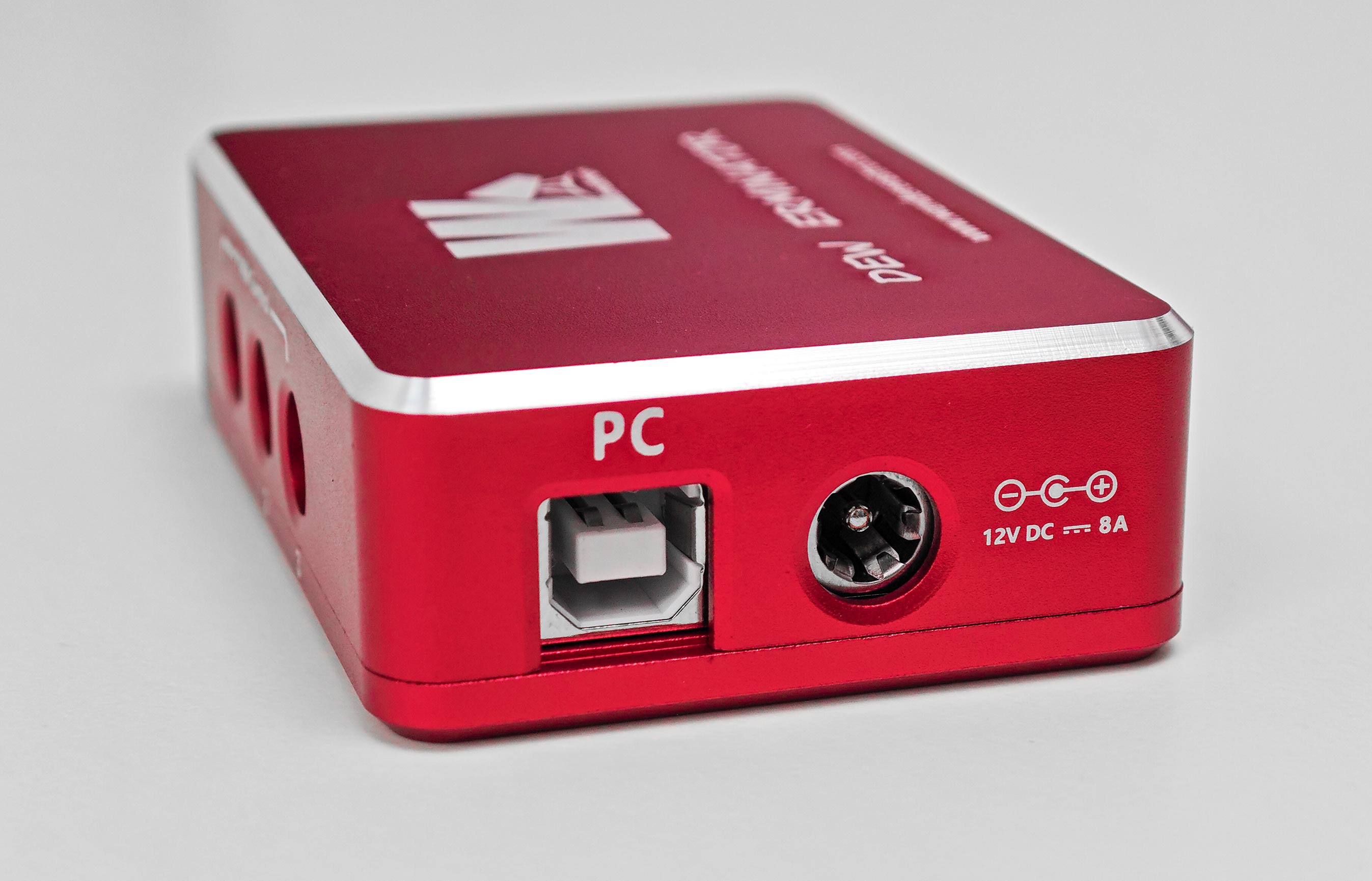 WandererAstro Dew Terminator showing USB-B PC connection and 12V DC power input on the rear panel
